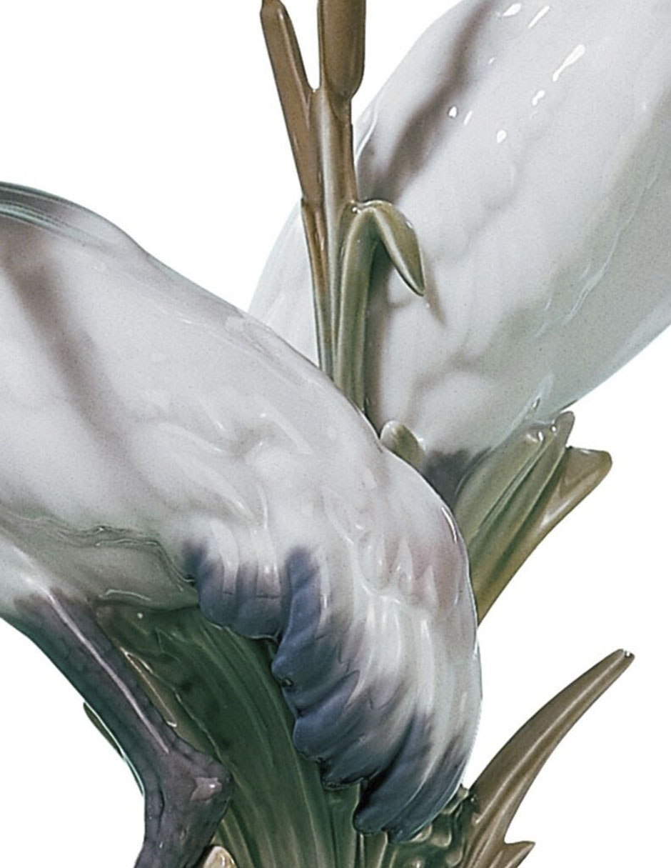 Escultura de Pareja de Grullas Airosas de porcelana 4