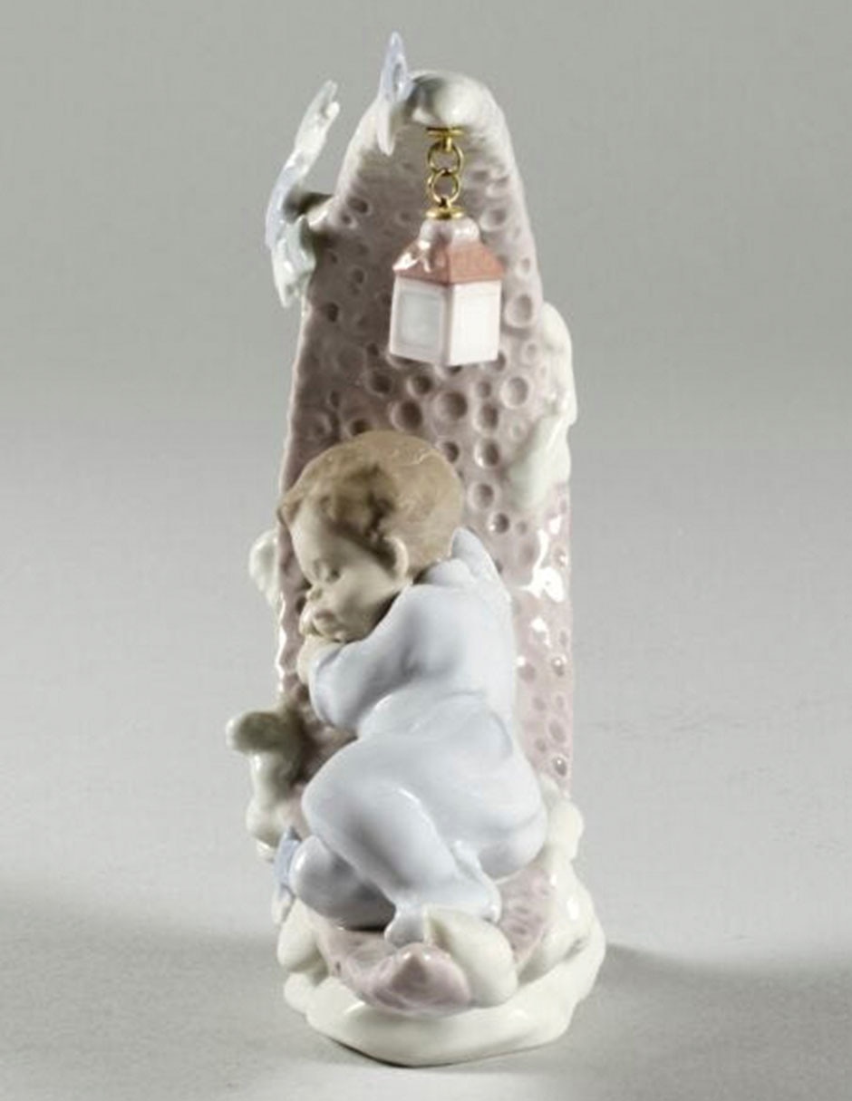 Escultura Lladró Niño Soñando con la Luna de porcelana