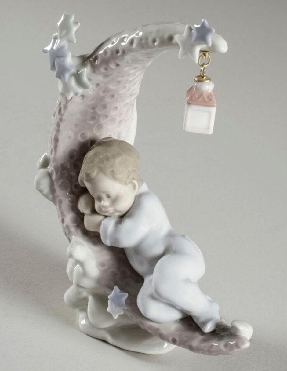 Escultura Lladró Niño Soñando con la Luna de porcelana
