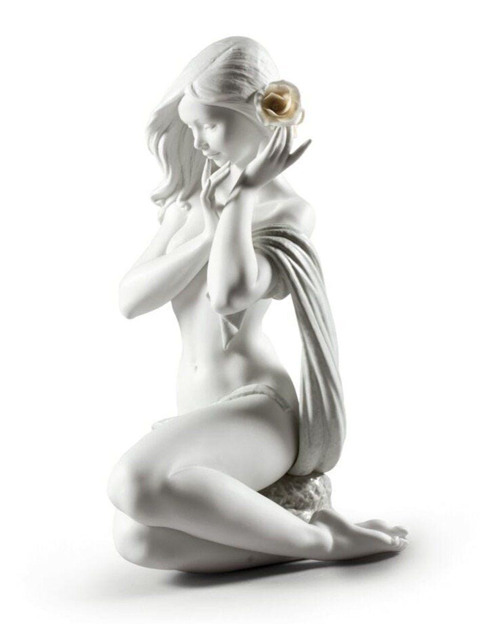 Escultura Lladró Subtle Moonlight Woman de porcelana