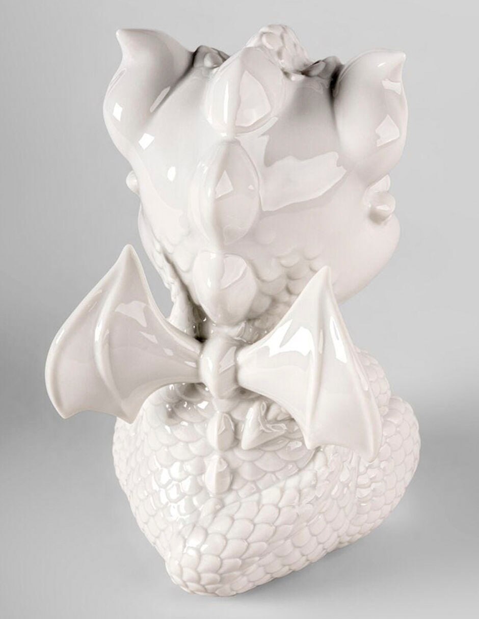 Escultura baby dragon de porcelana