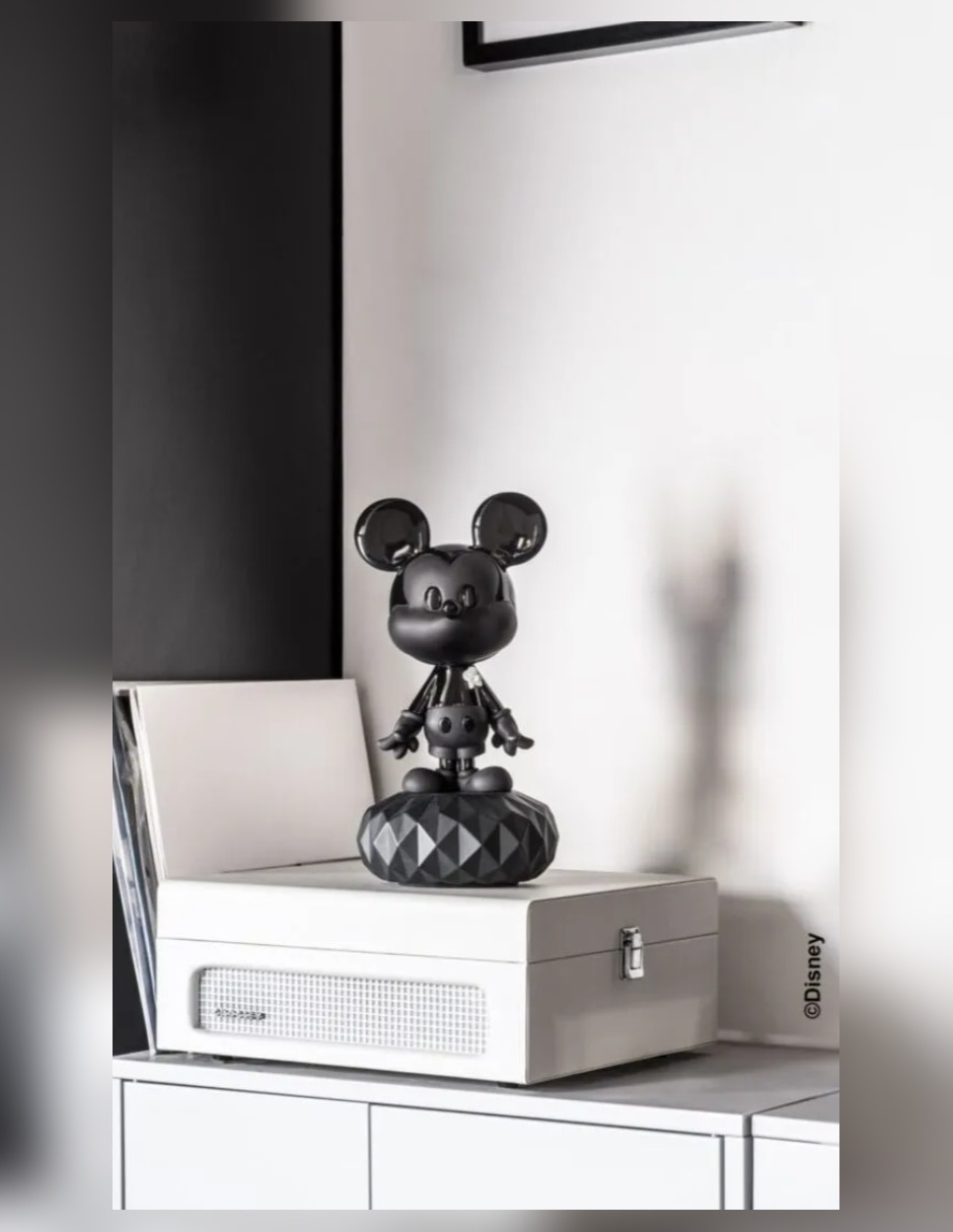 Escultura mickey mouse de porcelana