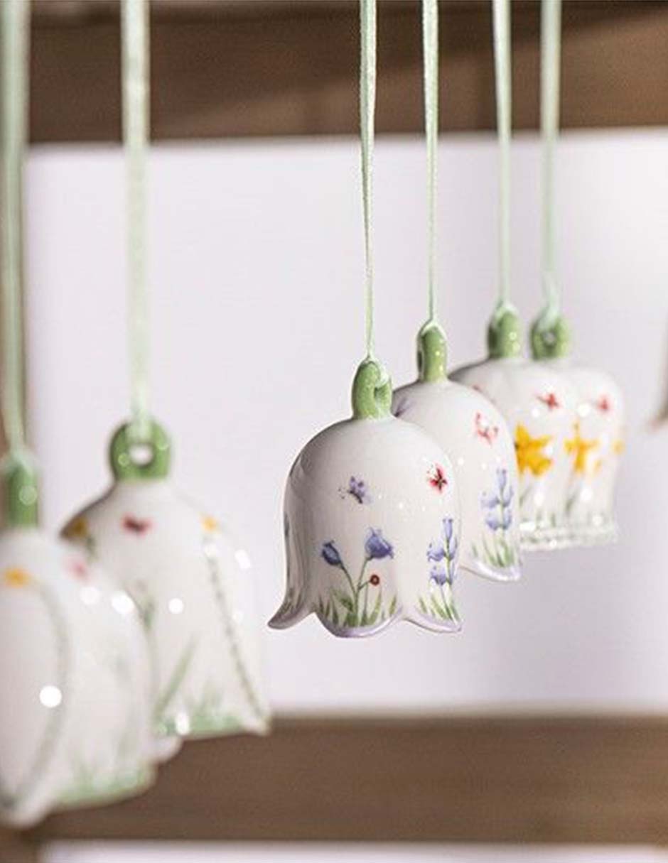 Ornamento pascua campana och New Flower